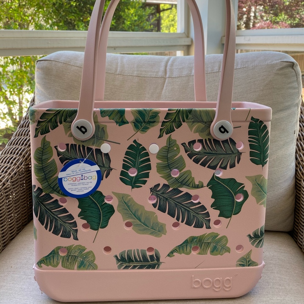 NWT Limited Edition Baby Bogg Bag Palm Print